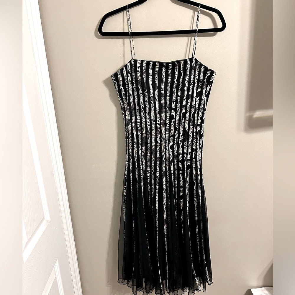 Gilani Black and White Midi Dress